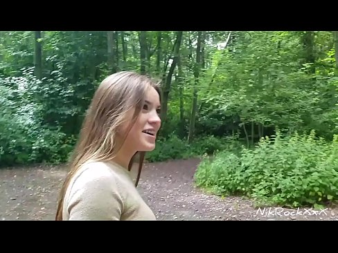 ❤️ Mhol mé d'Evelina go ndéanaimid fuck in áit phoiblí! Dúirt sí go raibh. Ansin fucked mé léi sa asal agus cum ina bhéal. Ansin pissed sí í féin. ❤️ Porn linn ☑